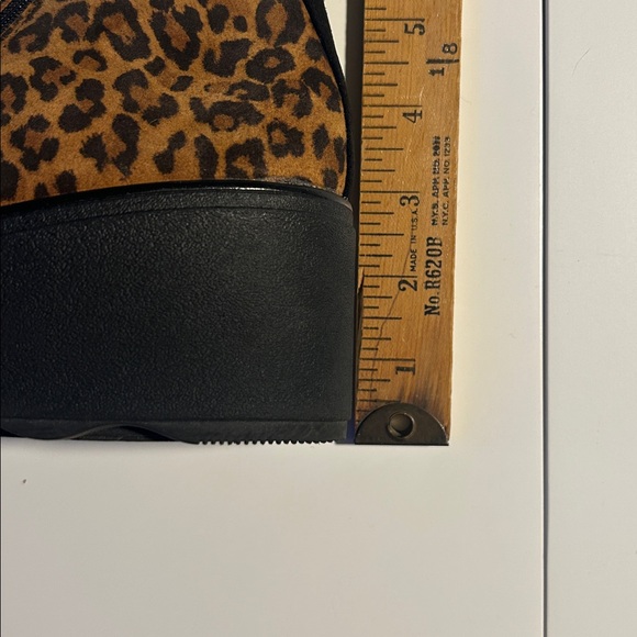 Clarks Mazy Eastham Bootie Leopard Leather Ankle Zip Boots Comfort Wedge 10 - Picture 9 of 9